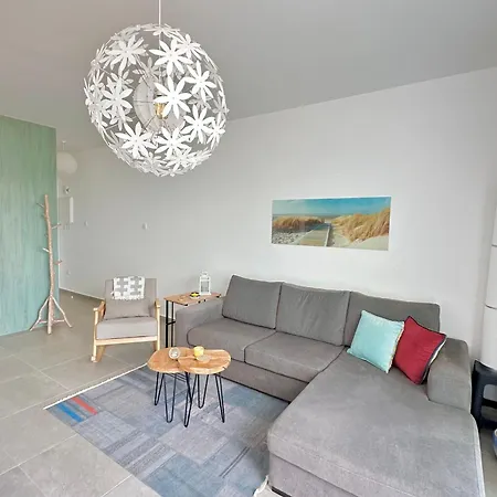 Cosy With Scenic Terrace Views *