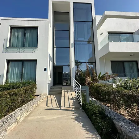 Cosy With Scenic Terrace Views Apartamento *