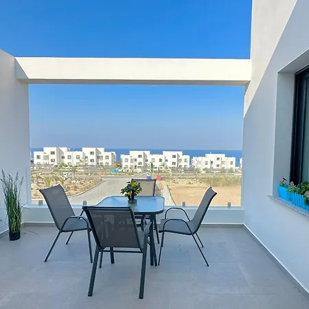 Cosy With Scenic Terrace Views * Cirénia