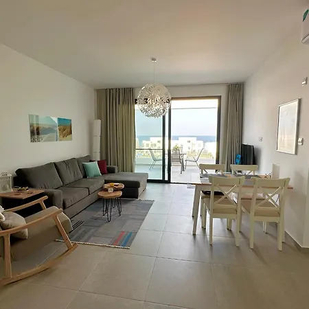 Cosy With Scenic Terrace Views Apartamento Cirénia
