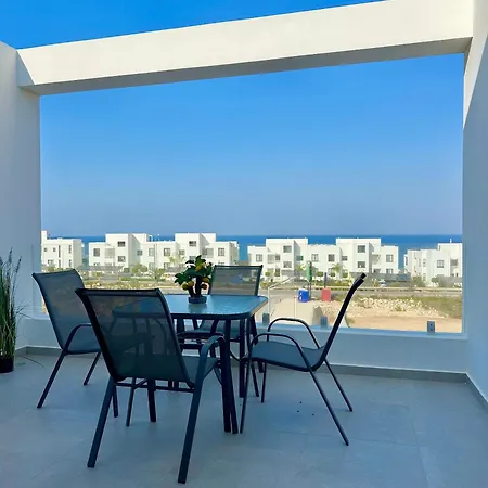 Cosy With Scenic Terrace Views Apartamento *